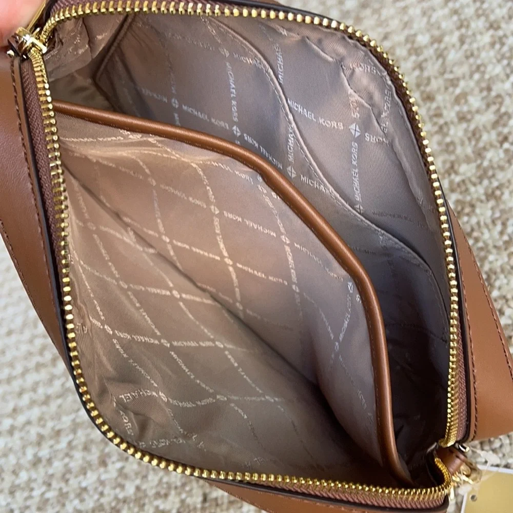 MK Island Escape Jet Set Item LG XBODY Natural Mlt - Picture 4 of 16